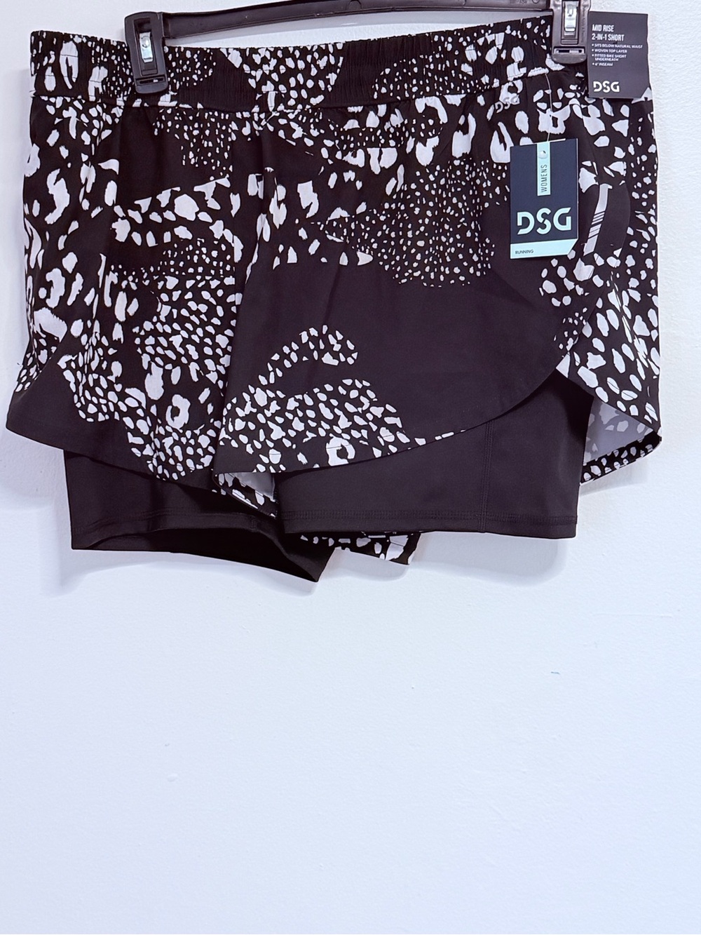 DSG Women's 3" 2-in-1 Shorts black & white XL new with tags!!